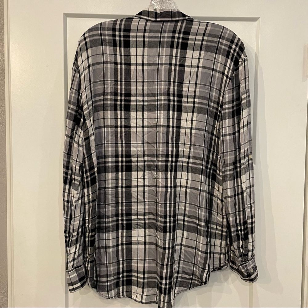 NWOT Express Grey, Black, & White Lightweight Plaid Button Down Shirt - Picture 4 of 4